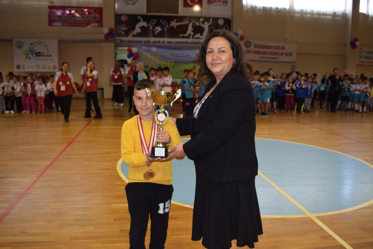 Ayvalık\'ta 6. Geleneksel Çocuk Oyunları Ödül Töreni Gerçekleştirildi