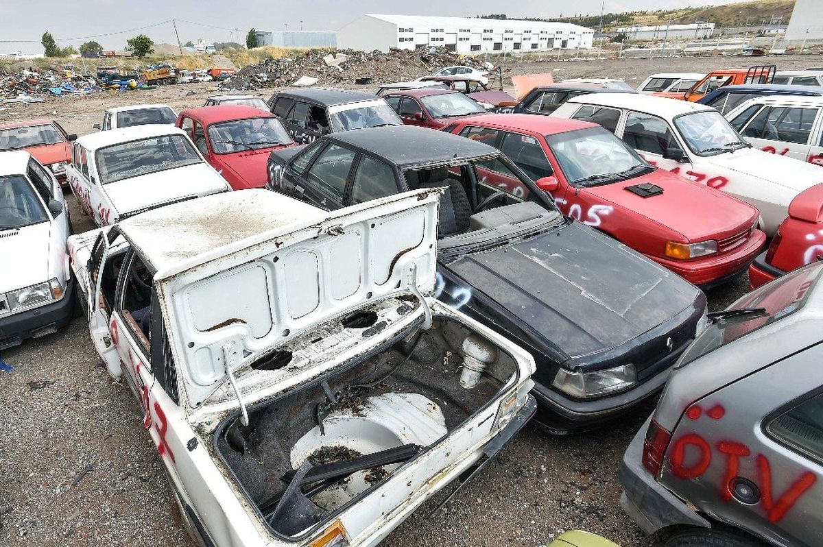 Büyükşehir Hurda Araçları Topluyor