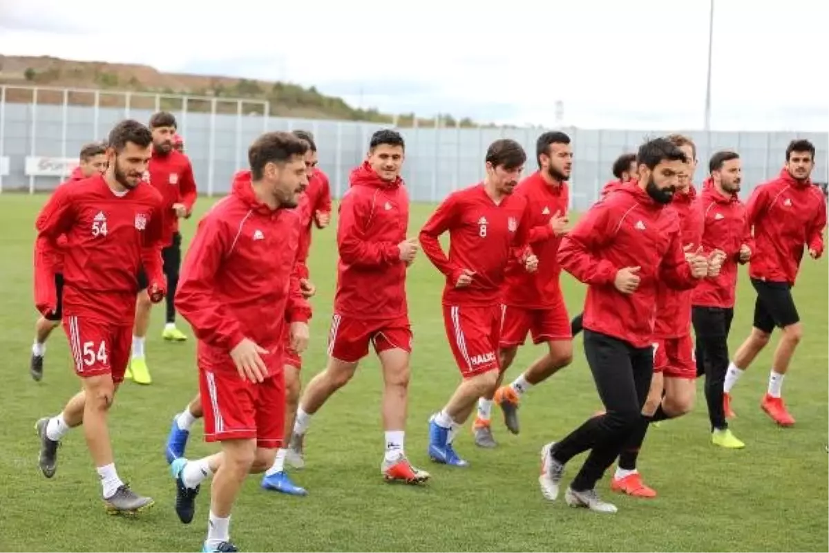 Demir Grup Sivasspor, Basına Kapalı Çalıştı