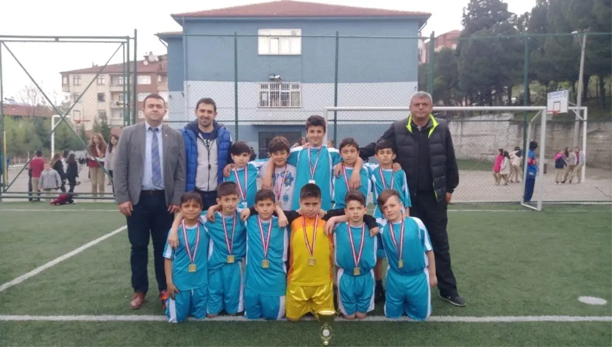 Devrek\'te 23 Nisan Çocuk Bayramı Futbol Etkinliği