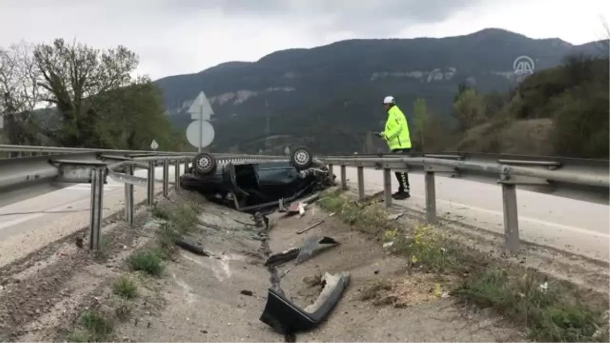 Devrilen Otomobilde Sıkışan Sürücü Ağır Yaralandı