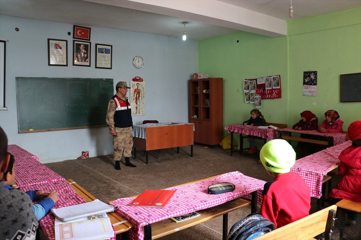 Diyarbakır\'da Okul Servis Araçları Denetlendi