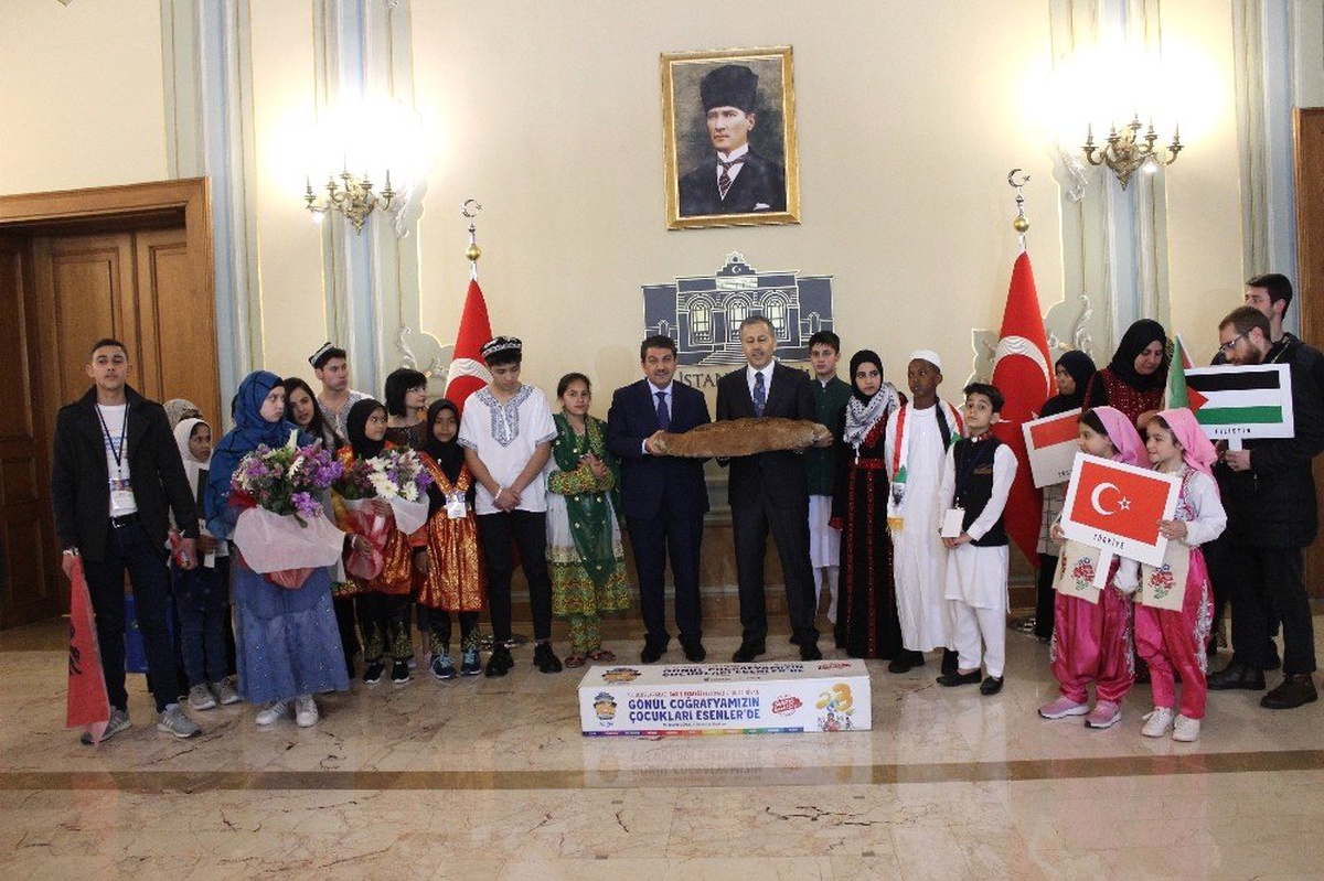 Dünya Çocukları, Vali Yerlikaya\'ya "Barış Ekmeği" Hediye Etti