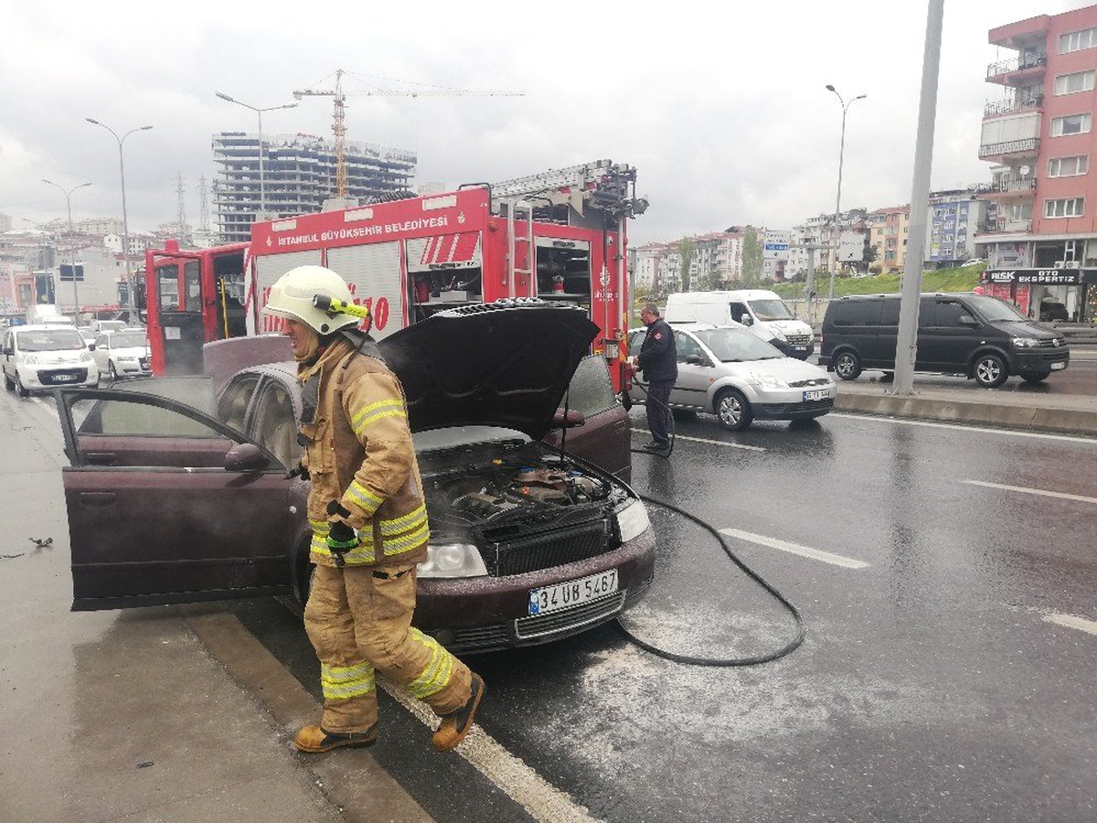 E-5\'te Yanan Araca Bakmak İsterken Kazaya Neden Oldu