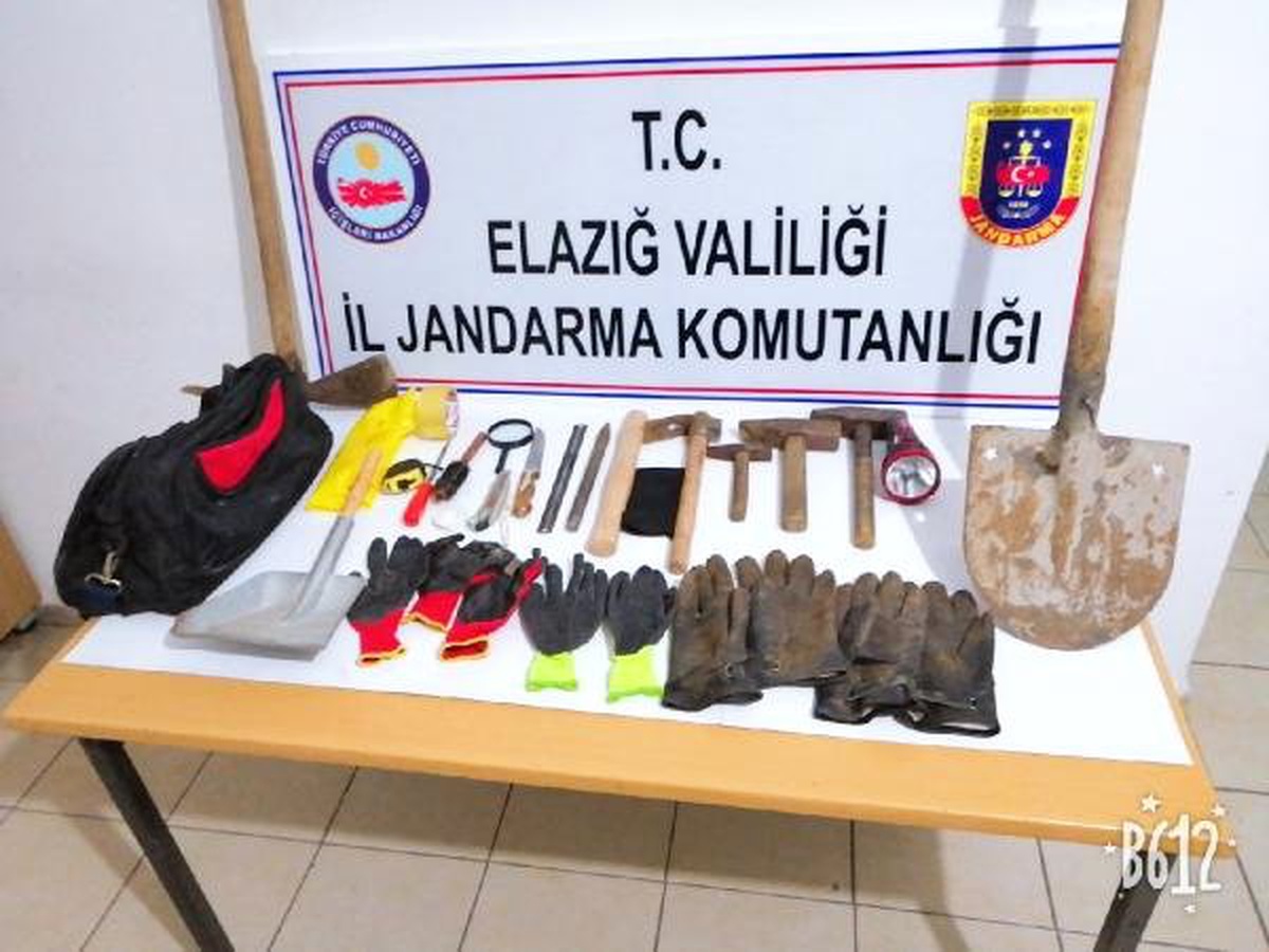 Ejdarha Taşı\'nda Kaçak Kazıya 3 Gözaltı