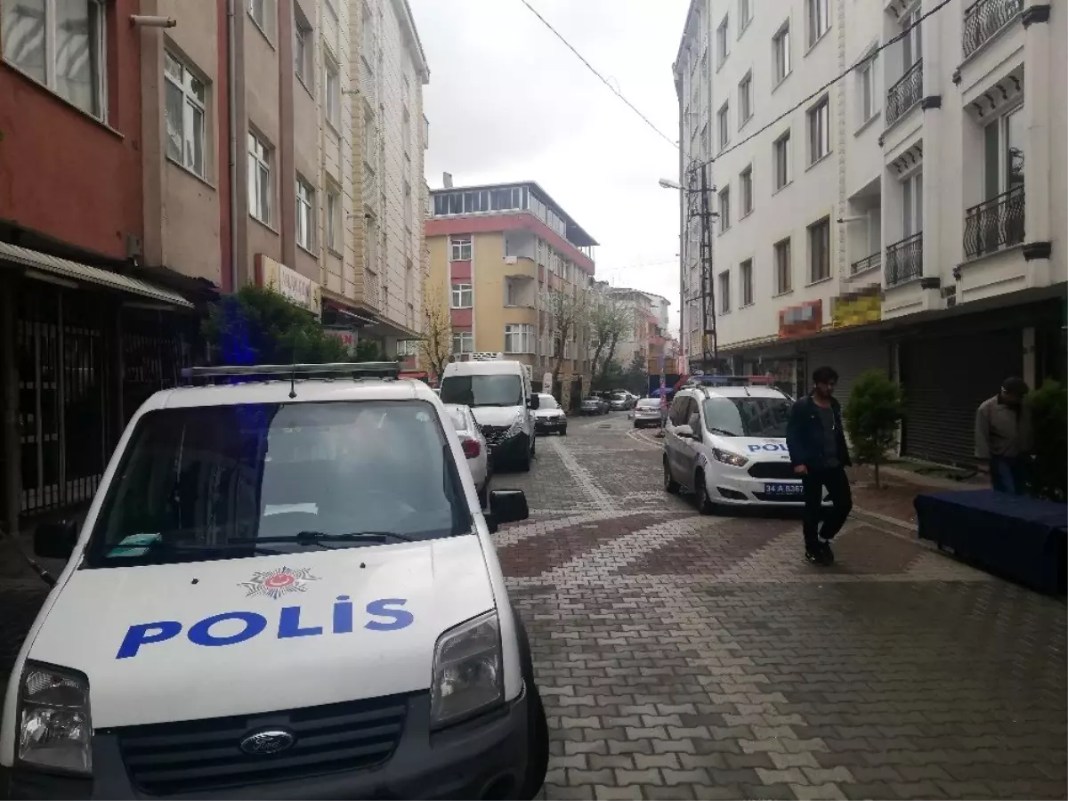 Elektriğini Kesmeye Geldiği Evde Bıçaklı Saldırıya Uğradı