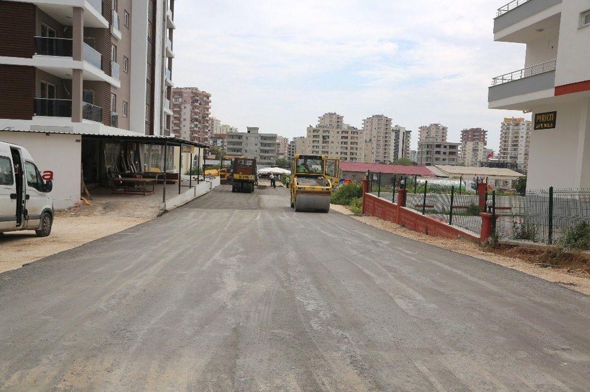 Erdemli\'de Beton Yol Çalışmaları Devam Ediyor