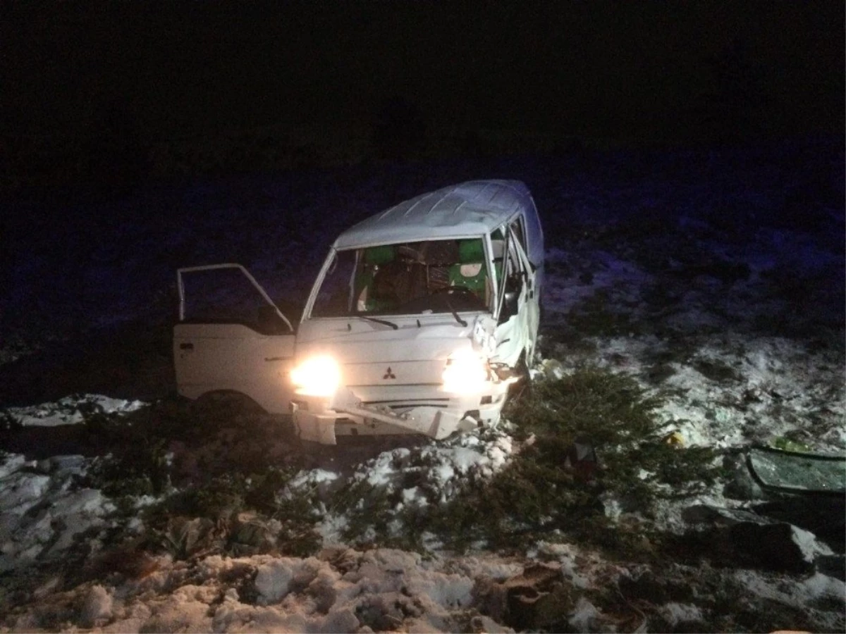 Erzincan\'da Trafik Kazası: 3 Yaralı