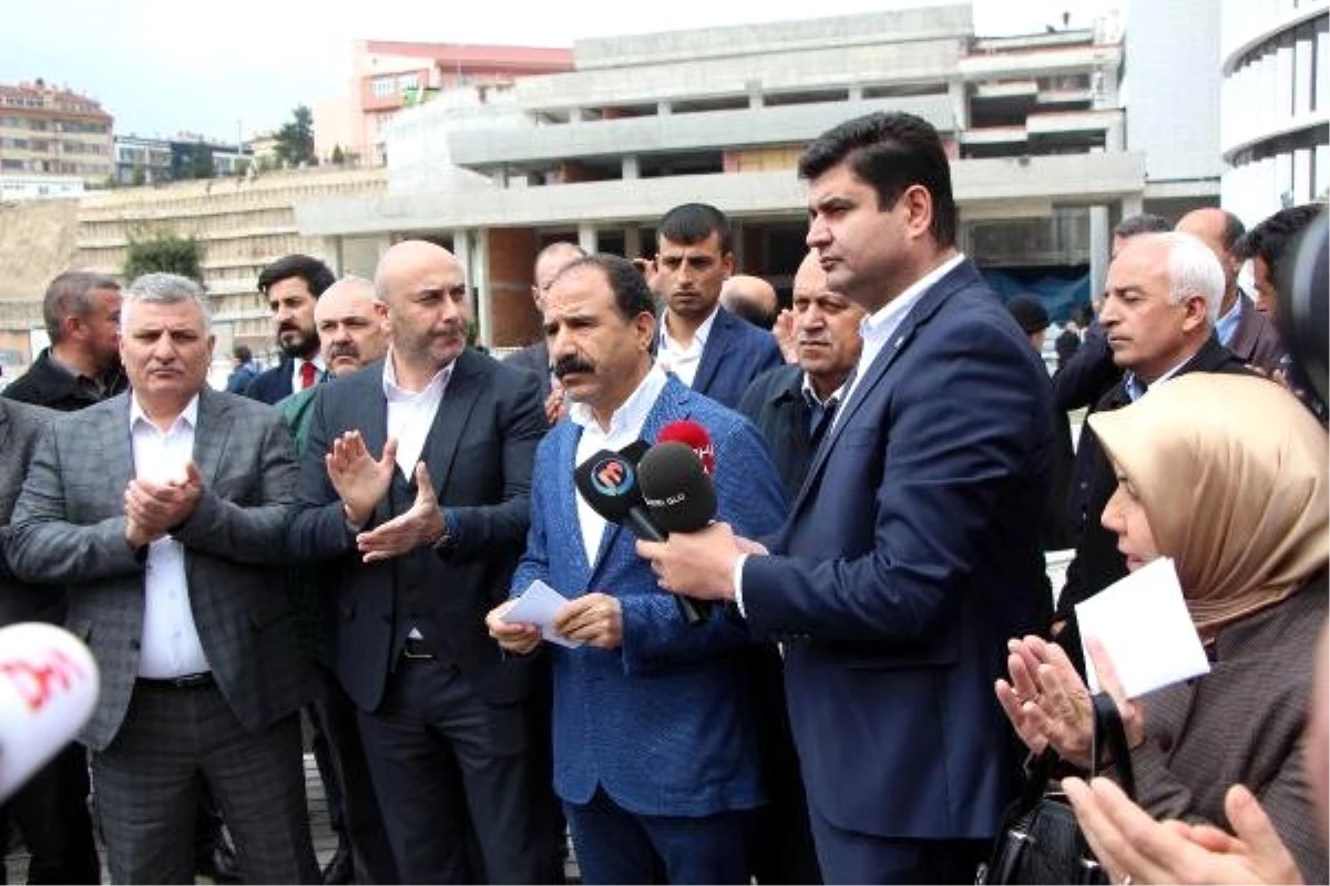 Hizmet-İş Sendikalılar, Bolu Belediye Başkanı Özcan\'ı Protesto Etti