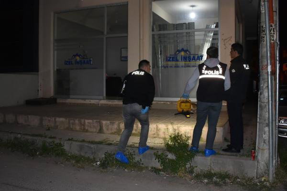 İzmir\'de Bıçaklı Kavga: 1 Ağır Yaralı