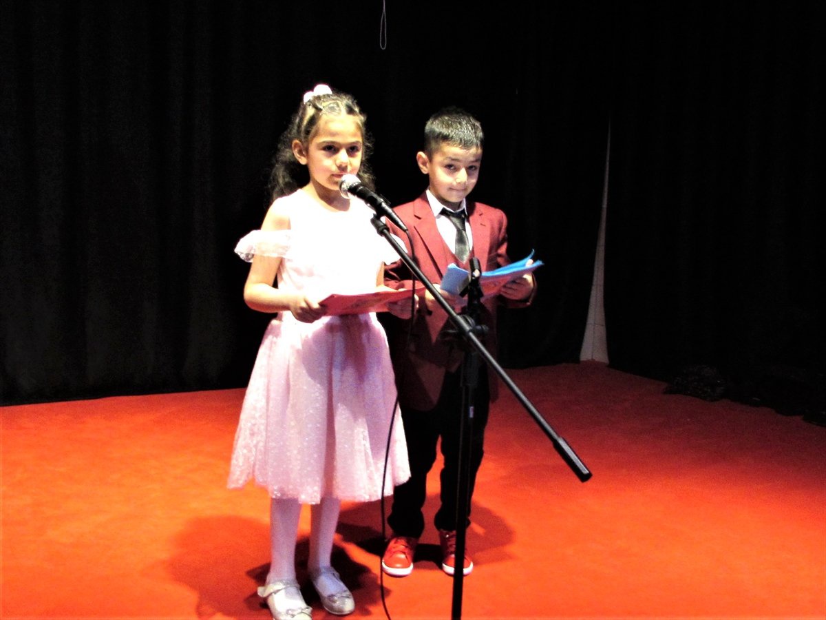 Kavak\'ta Birinci Sınıf Öğrencilerinden Okuma Bayramı