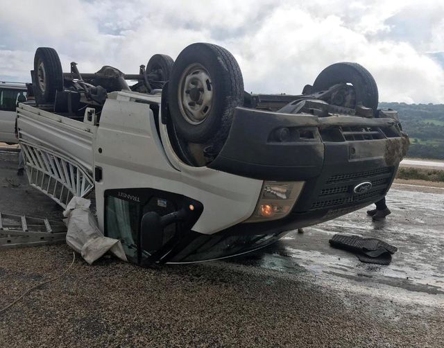 Kaygan Yolda Devrilen Ters Döndü Son Dakika