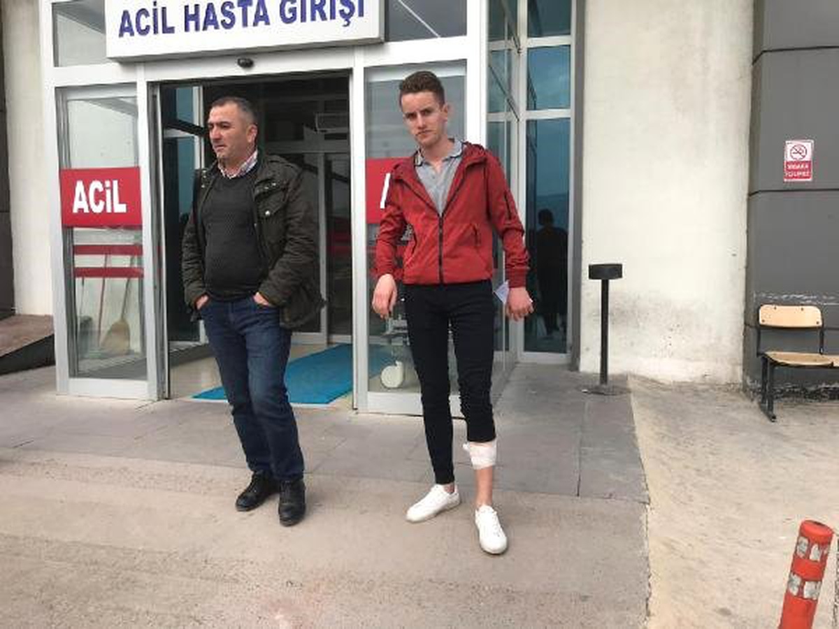 Liseli Oğuz\'a Okul Önünde Köpekler Saldırdı
