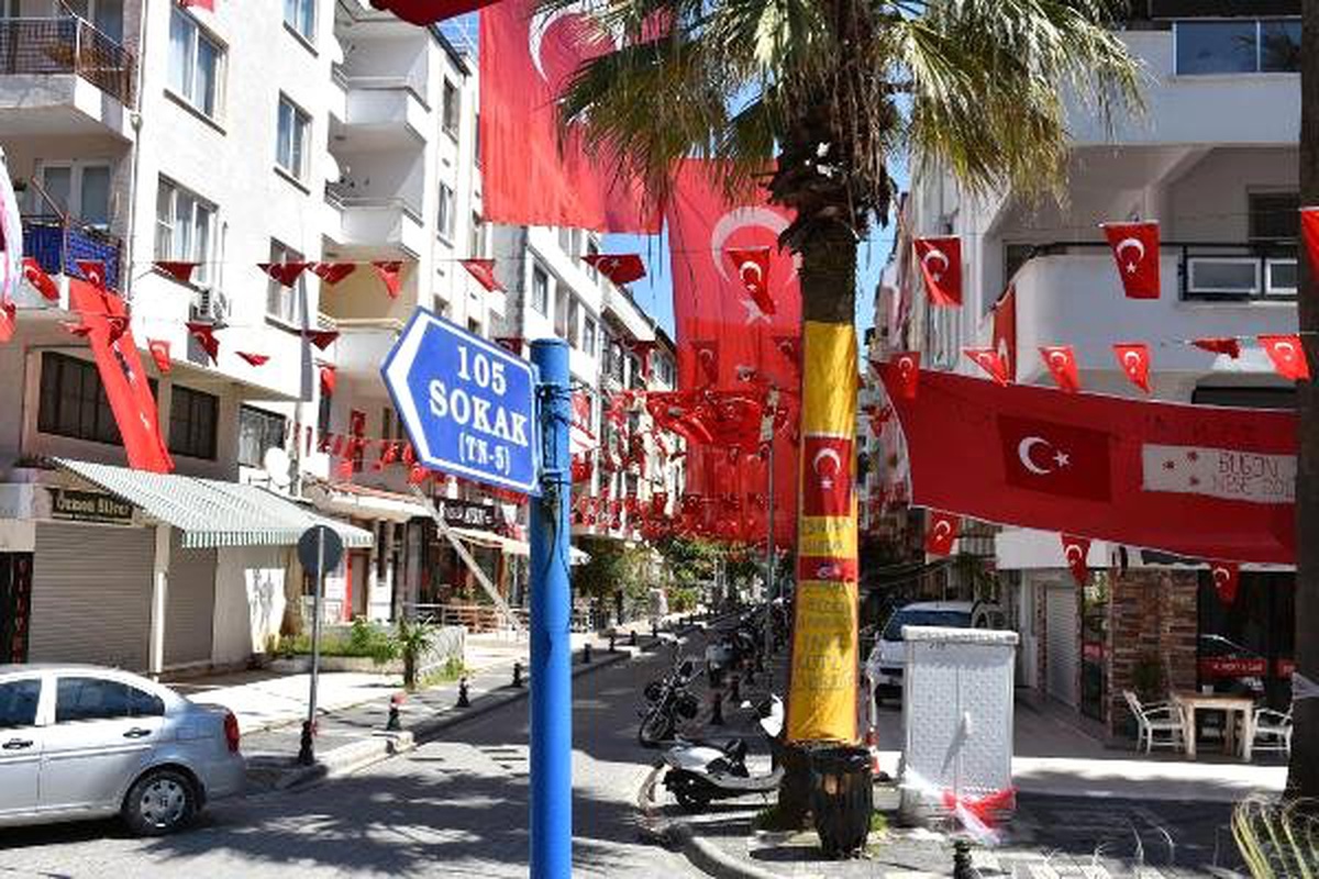 Marmaris\'teki 105 Sokak, İmece Usulüyle 23 Nisan\'a Hazırlandı