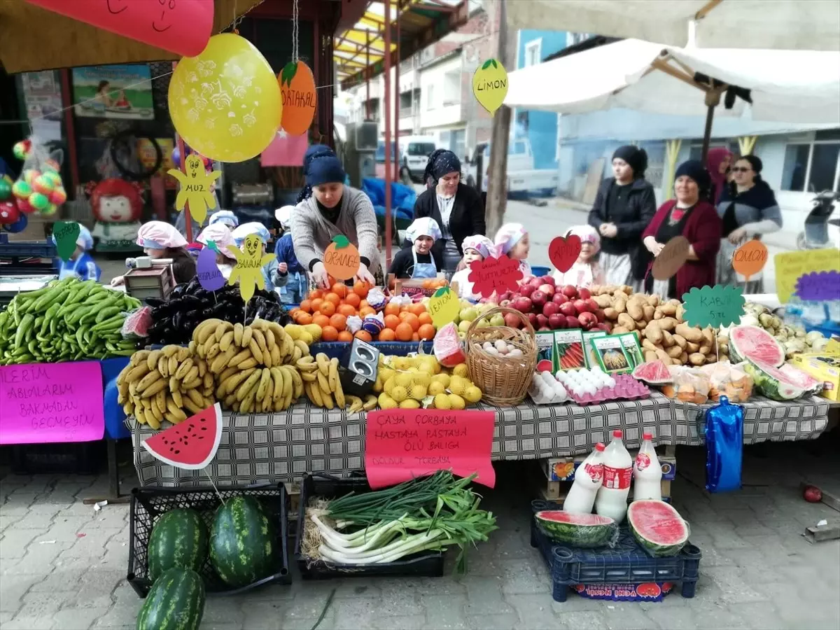 Minik Öğrenciler Pazar Tezgahında Satış Yaptı