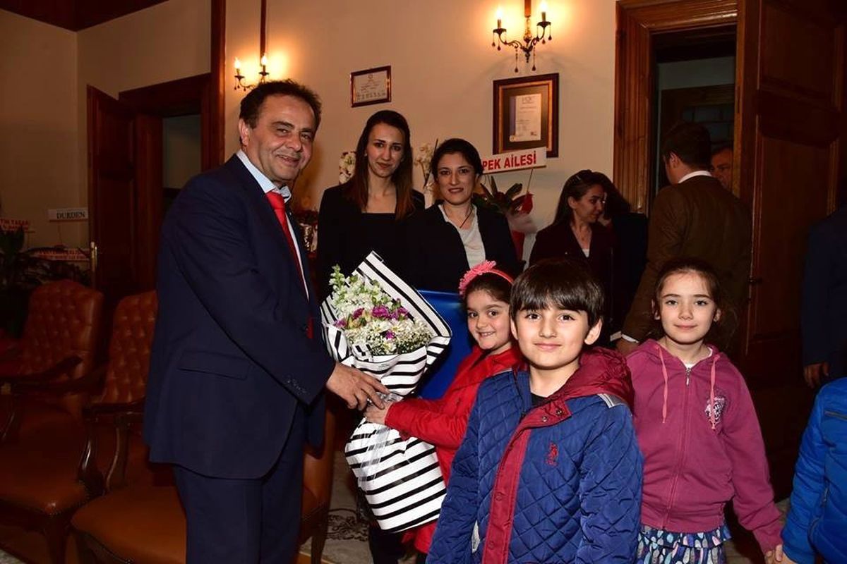 Miniklerden Başkan Şahin\'e Tebrik Ziyareti