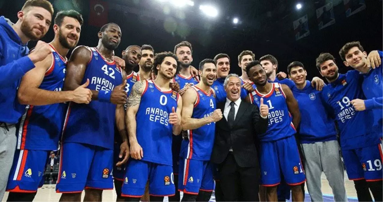 Nefes Kesen Maçta Anadolu Efes, Evinde Barcelona\'yı Devirdi