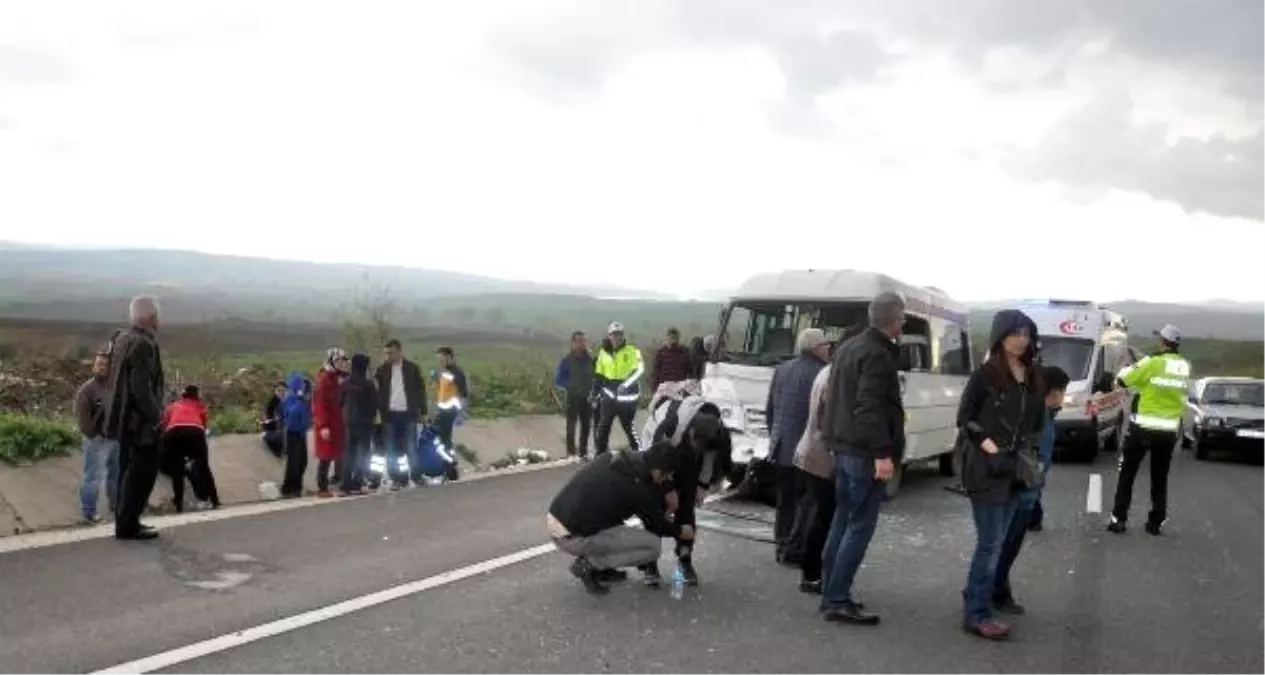 Öğrenci Servisi Kamyona Çarptı: 15 Yaralı (2) - Yeniden