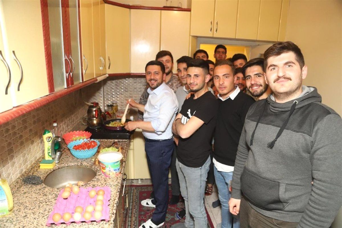 Öğrenciler İstedi, Başkan Menemen Yaptı
