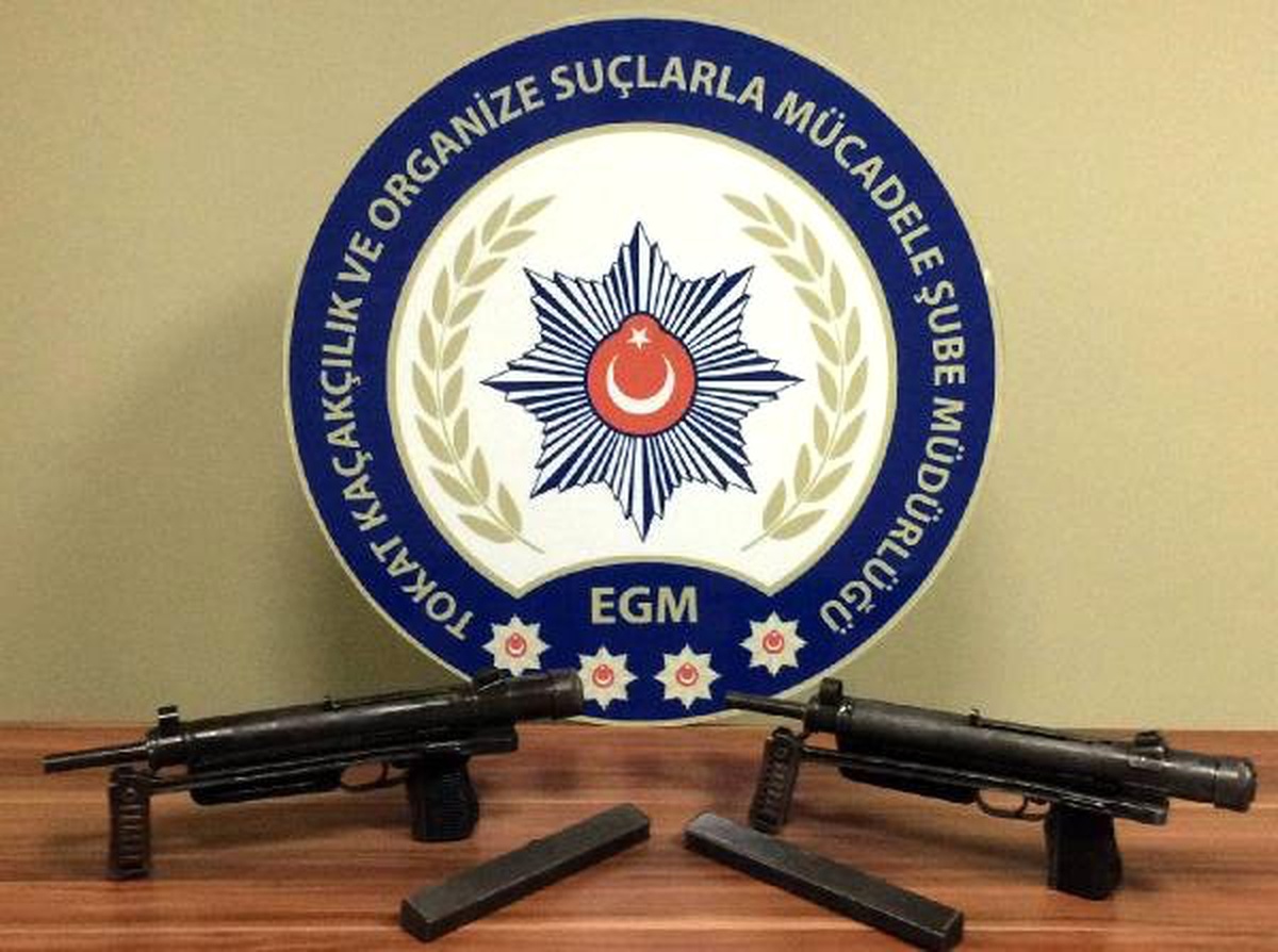 Otomobilde, Ruhsatsız Uzun Namlulu Silahlar Ele Geçti