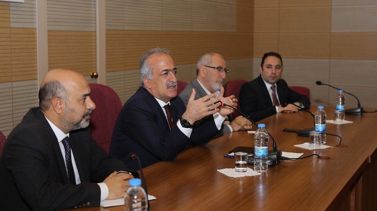 Rektör Çomaklı\'dan Hukuk Fakültesine Ziyaret
