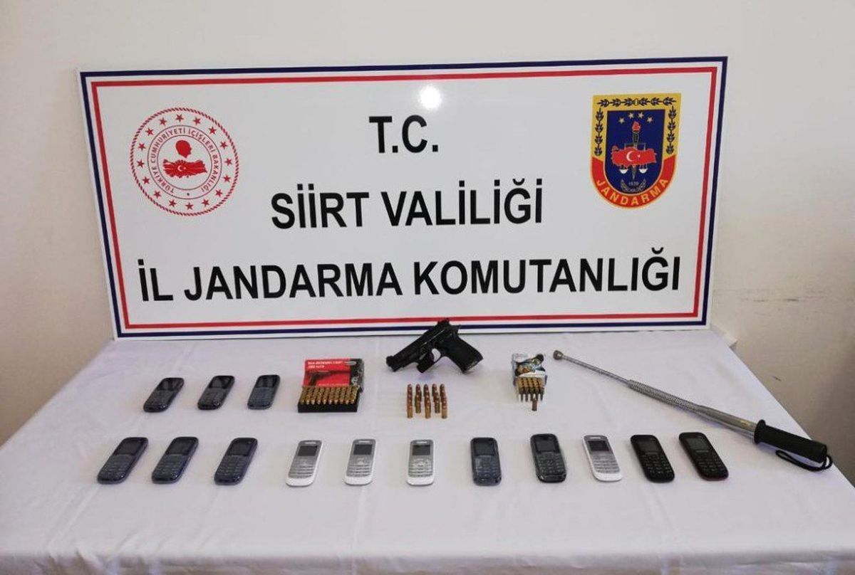 Siirt\'te Ruhsatsız Silah ve Mühimmat Satan Şahıslar Gözaltına Alındı