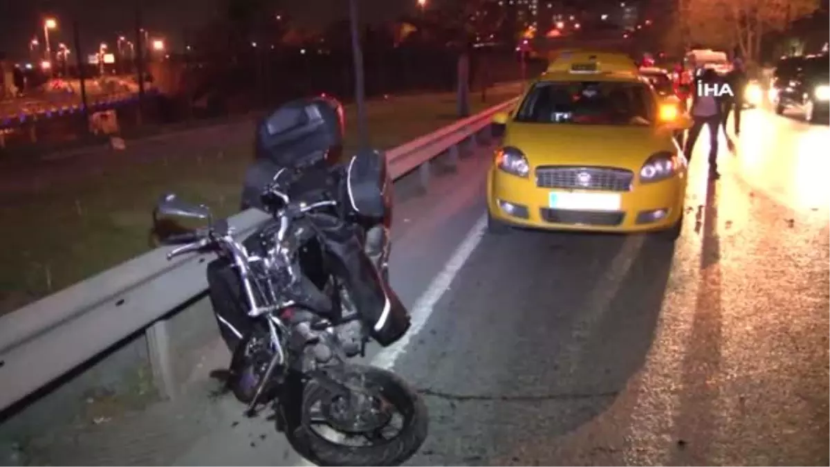 Şişli\'de Ticari Otomobille Motosiklet Çarpıştı: 2 Yaralı