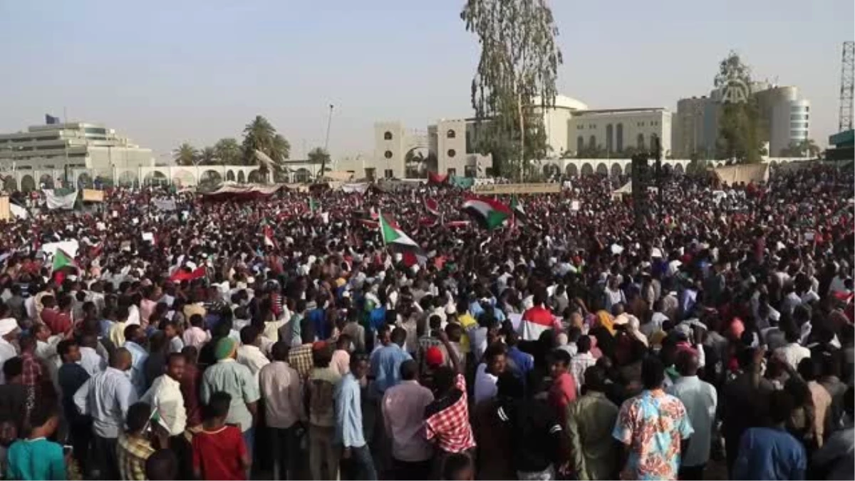 Sudan\'daki Gösteriler Devam Ediyor