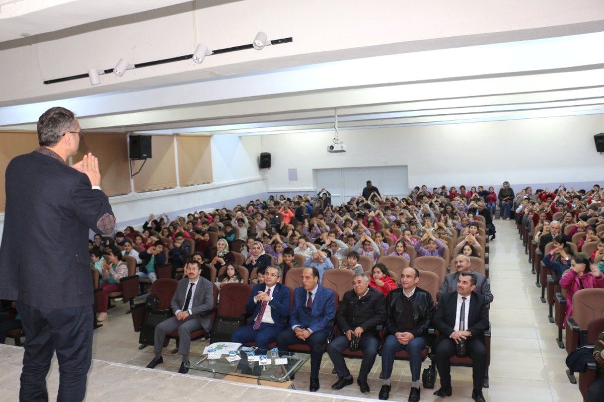 Tosya\'da \'Yazar Söyleyişleri\' Programı Yapıldı