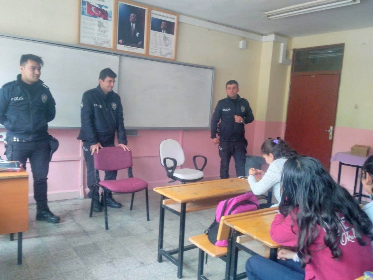 Tut\'ta Öğrencilere Polislik Mesleği Tanıtıldı