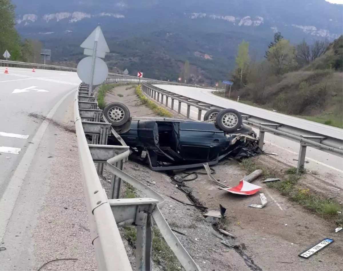 Yoldan Çıkan Otomobil Takla Atarak Refüje Düştü