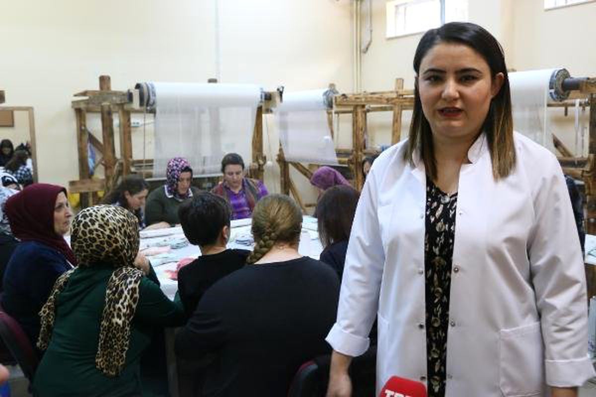600 Yıllık Manisa Bezi\'ni Dokuyup Almanya ve İngiltere\'ye Satıyorlar