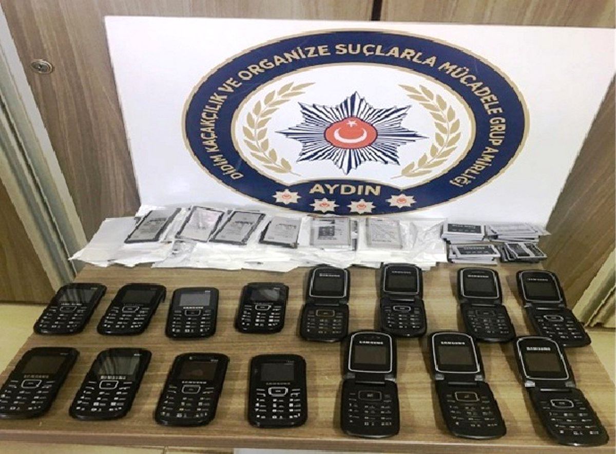 Aydın\'da Kaçak Cep Telefonu Operasyonu: 3 Gözaltı