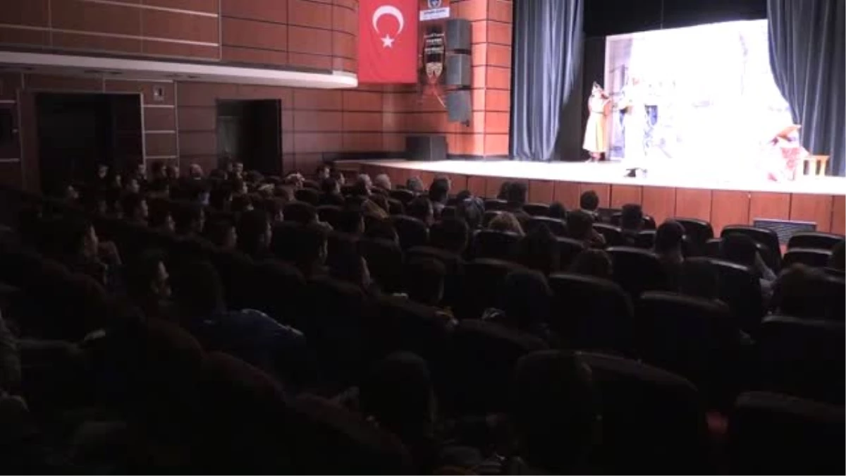 Azerbaycanlı Tiyatro Topluluğu Kayseri\'de Sahne Aldı