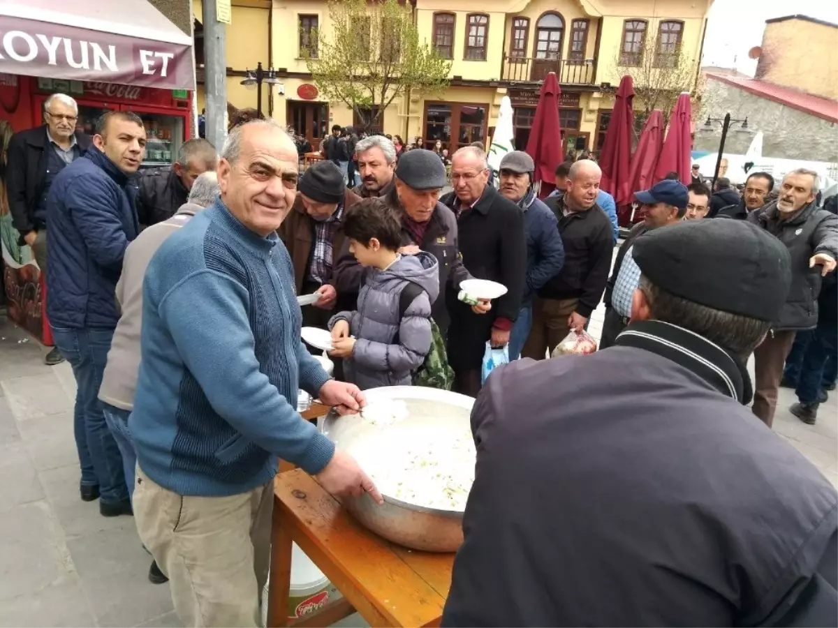 Berat Kandilinde Esnaf Dayanışması