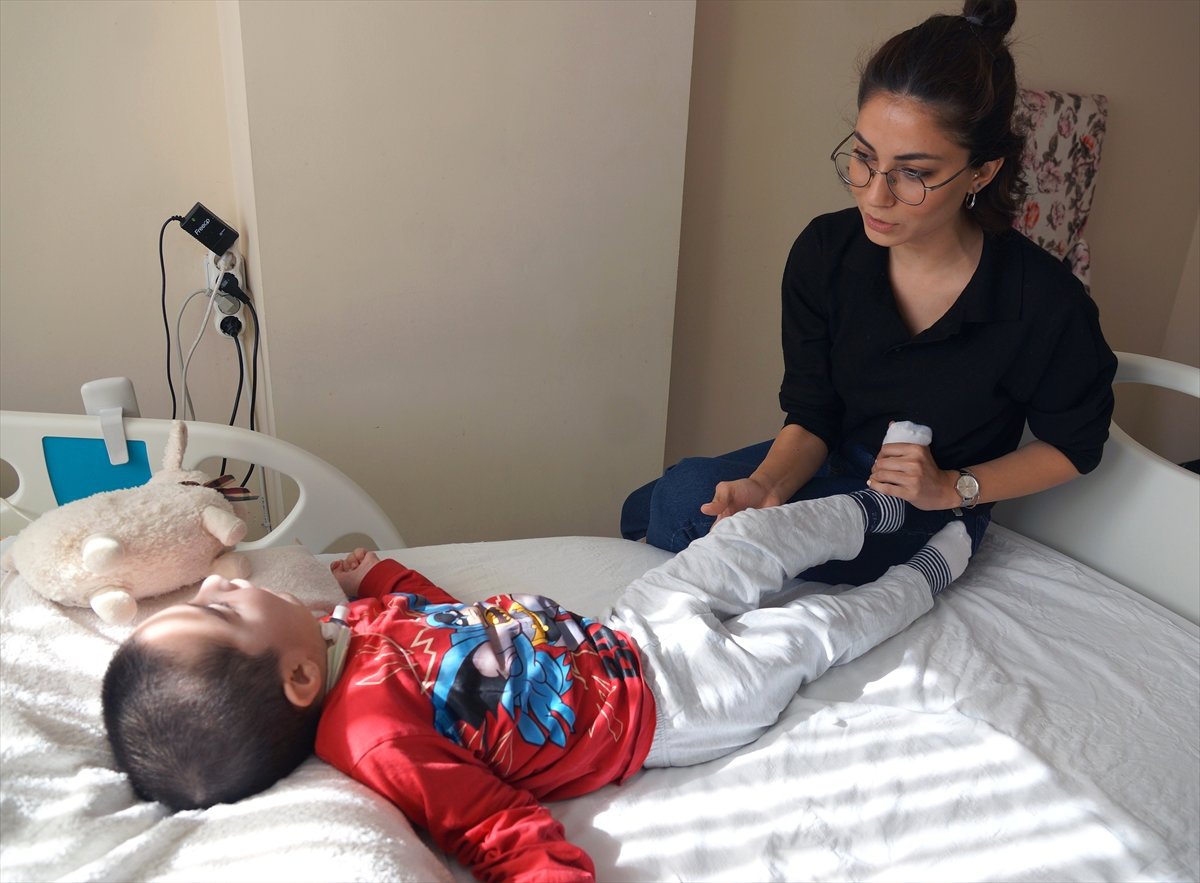 Beyin Felci Geçiren Ege Hayırseverlerden Destek Bekliyor