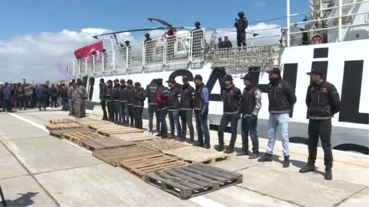 Birlik Operasyonu"Nun Yapıldığı Balıkçı Teknesi İzmir\'e Getirildi (1)