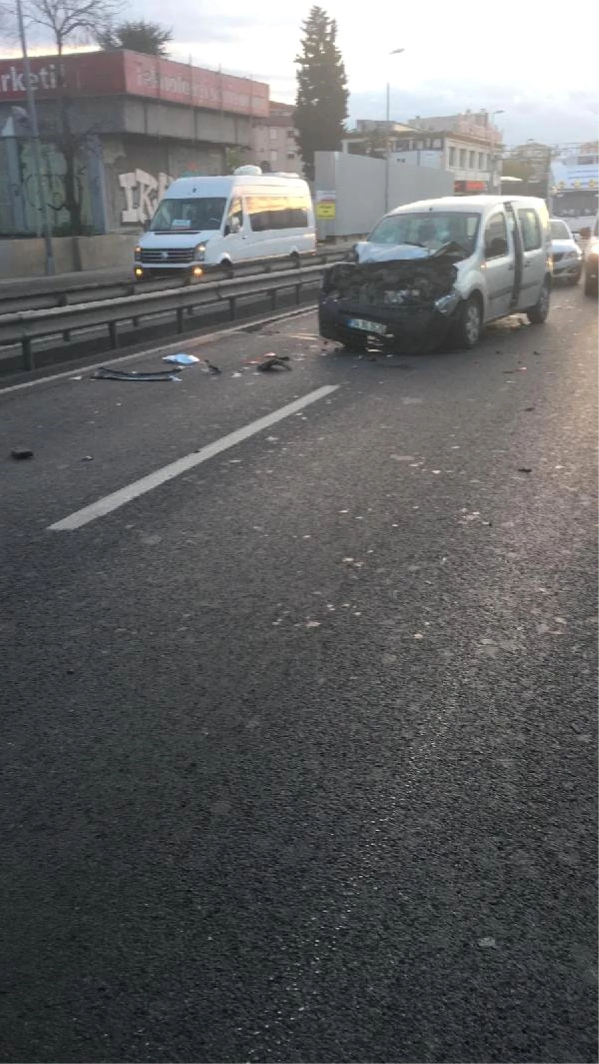 Ek Fotoğraflar//d-100\'de Kaza Sonrası Aracın Arkasında Duran 2 Kadına Otomobil Çarptı