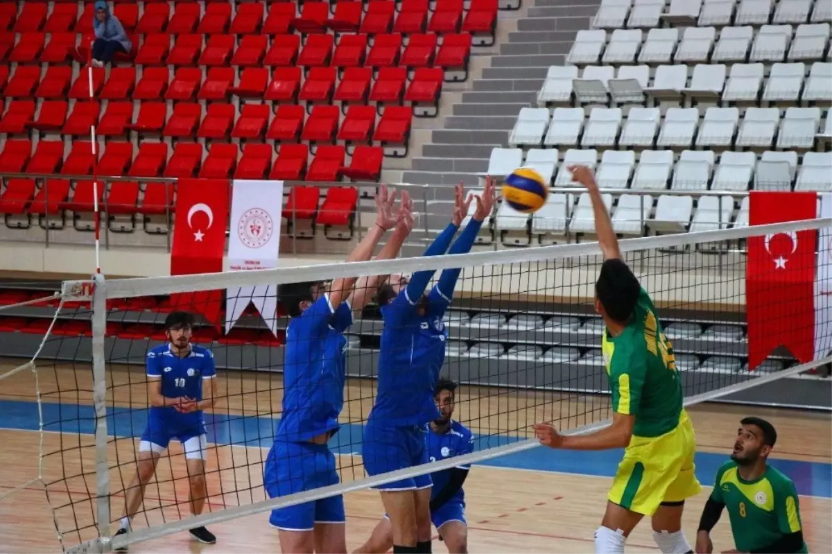 Erzincan\'da Yurtlar Arası 33. Voleybol Bölge Grup Müsabakaları Tamamlandı