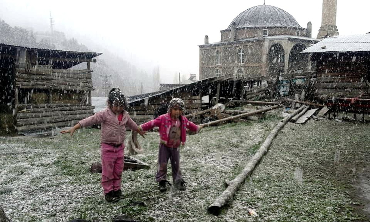 Erzincan\'ın Yüksek Kesimlerinde Kar Yağışı