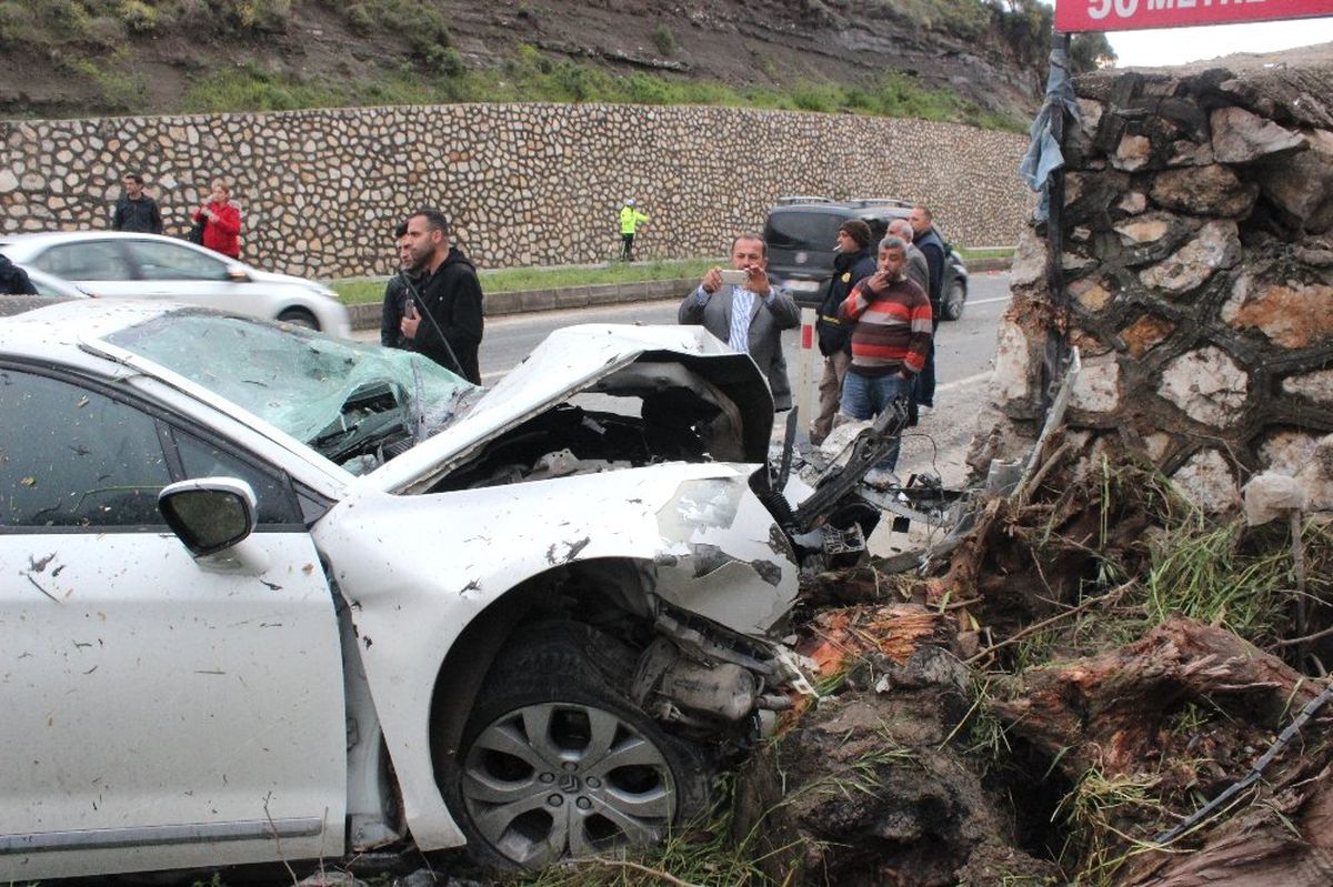 Hatay\'da Trafik Kazası: 3 Yaralı
