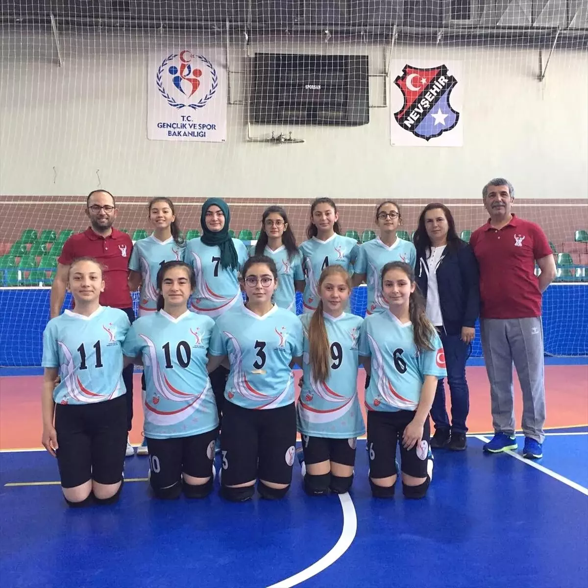 Hüyüklü Kız Voleybolcuların Final Sevinci