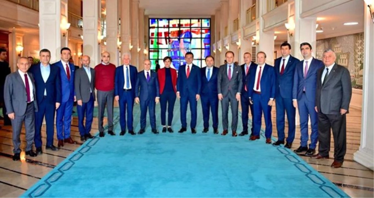 İmamoğlu ile Bir Araya Gelen CHP\'li Belediye Başkanları AK Parti Sıralarında Oturdu