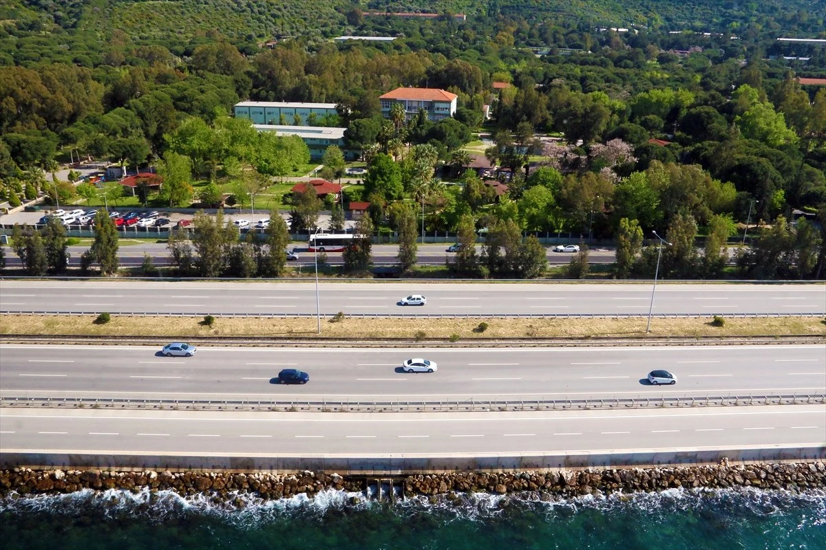 İzmir\'in Trafiği Havadan Denetlendi