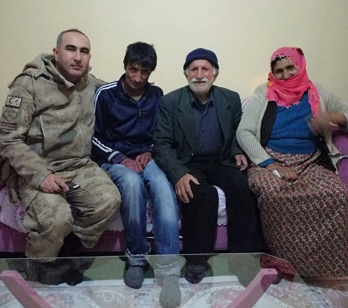 Jandarma Ekipleri Zihinsel Engelli Kayıp Genci Ailesine Teslim Etti