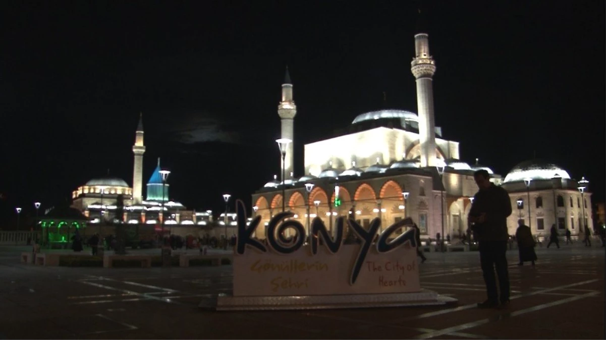 Kandilde Camiler ve Hazreti Mevlana Türbesi Dolup Taştı