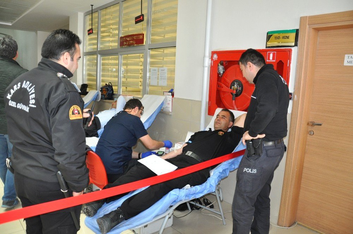 Kars Adliyesi Çalışanlarından Kızılay\'a Anlamlı Kan Bağışı