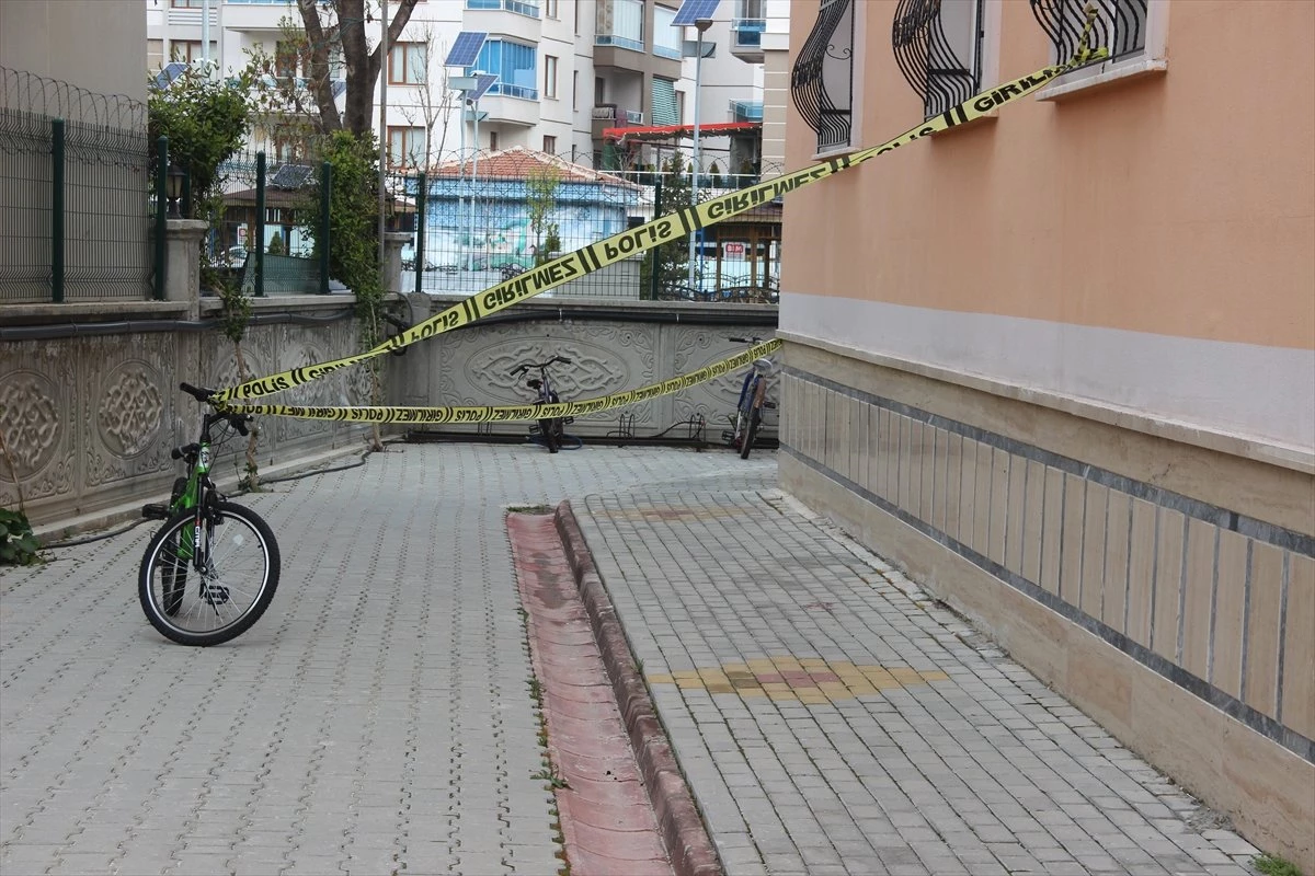 Konya\'da Beşinci Kat Penceresinden Düşen Çocuk Ağır Yaralandı