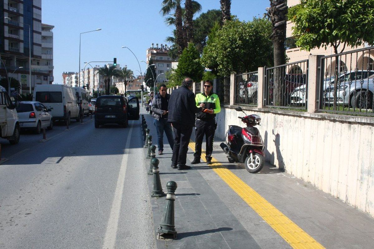 Manavgat\'ta Trafik Kazası: 2 Yaralı