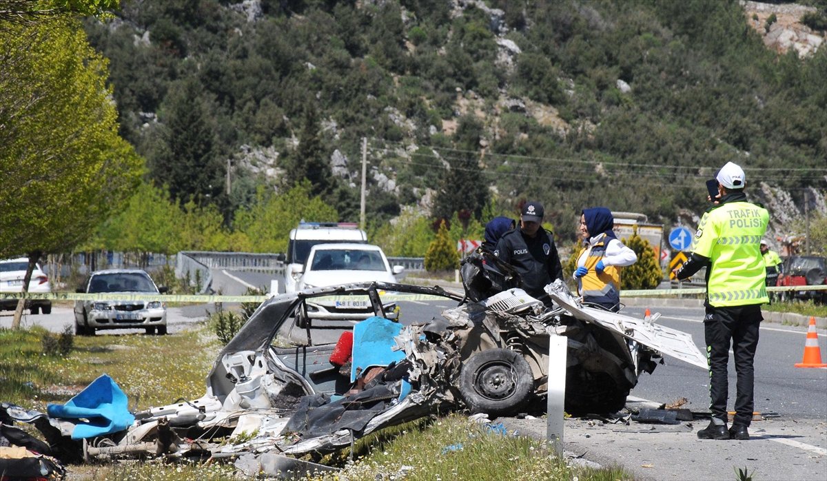 Muğla\'da Zincirleme Trafik Kazası: 1 Ölü, 2 Yaralı